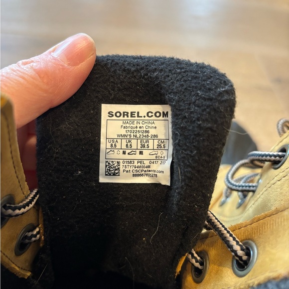 Sorel Women's Winter Boots - Black and Tan - Picture 5 of 7